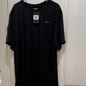 Nike Men's Black Short Sleeve Tee